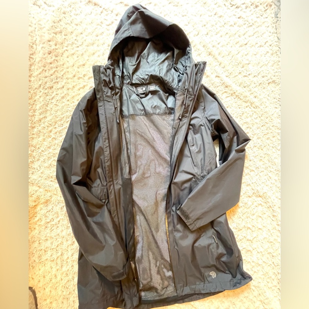Women’s rain coat size large